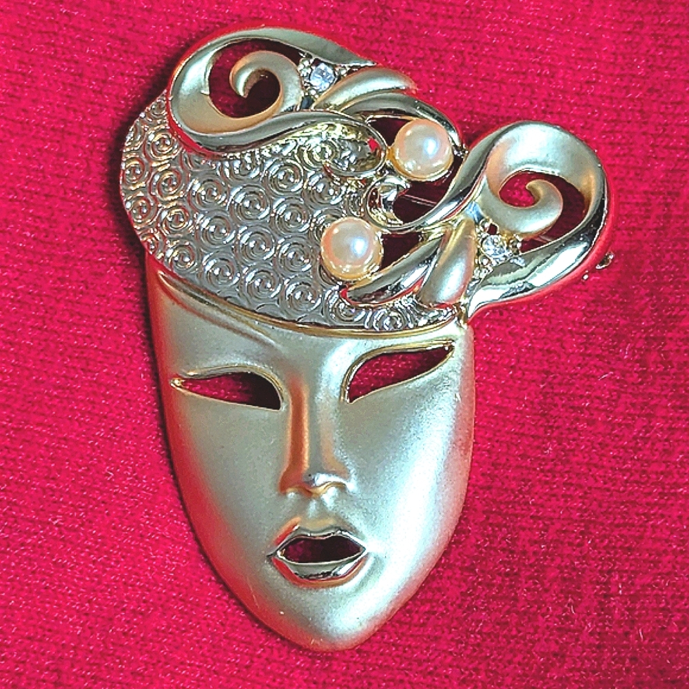 Mask Brooch